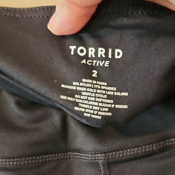 Torrid Active Black  Leggings Size 2 Wide Leg Euc - Picture 2 of 4